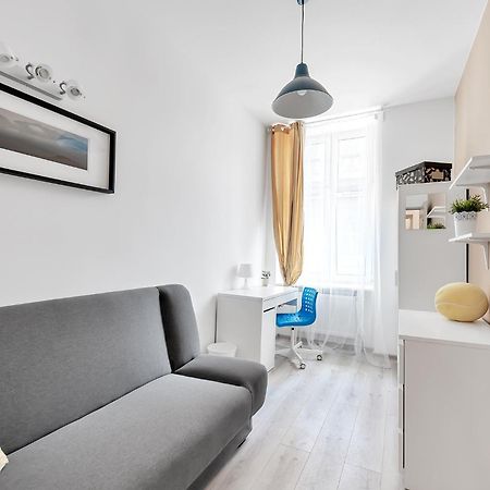 Centrum Fabryczna Rooms Łódź Exteriör bild